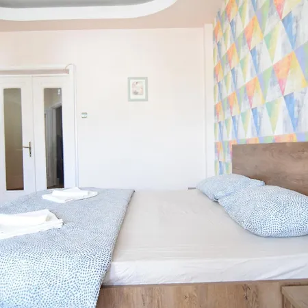 In The Center Of Apartman
